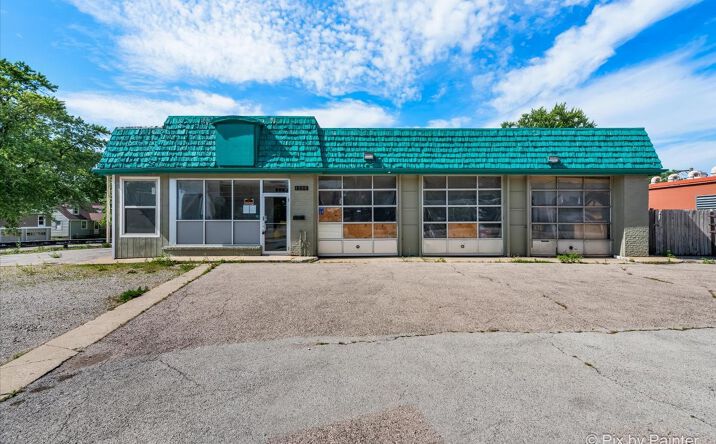 Pictures of Retail property located at 1126 Larkin Ave, Elgin, IL 60123 for sales - image #1