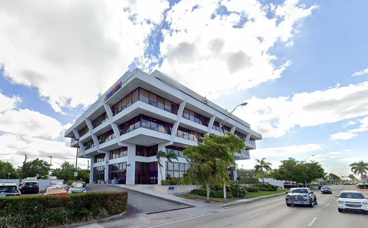 Pictures of Office property located at 900 W 49th St, Hialeah, FL 33012 for sales - image #1