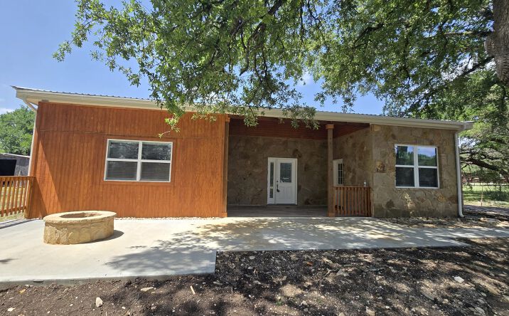 Pictures of Mixed Use property located at 305 Remuda Dr, Liberty Hill, TX 78642 for sales - image #1