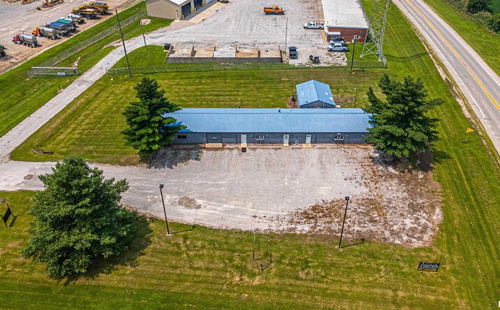 Pictures of Retail property located at 9632 State Route 29, Mason City, IL 62664 for sales - image #1