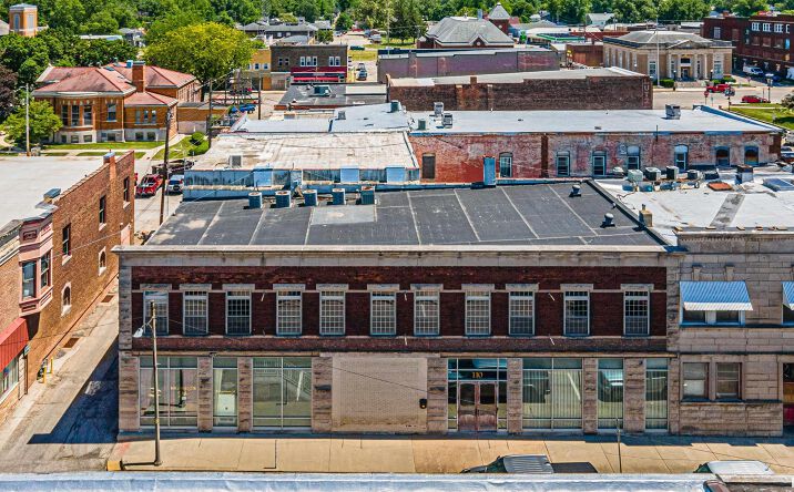 Pictures of Office, Retail property located at 604 BROADWAY Street, Lincoln, IL 62656 for sales - image #1