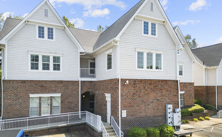Pictures of Office property located at 575 Davidson Gateway Dr, Davidson, NC 28036 for sales - image #1