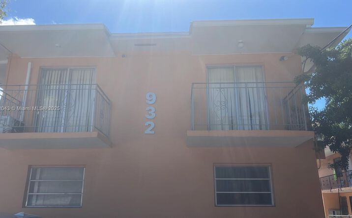 Pictures of Multifamily property located at 932 NW 5th St, Miami, FL 33128 for sales - image #1