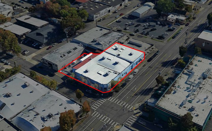 Pictures of Industrial property located at 700 SE Clay St, Portland, OR 97214 for sales - image #1
