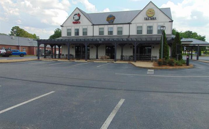Pictures of Retail property located at 400 Avalon Ave, Muscle Shoals, AL 35661 for sales - image #1