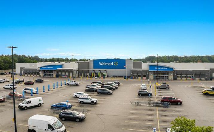 Pictures of Retail property located at 2640 Crossing Cir, Traverse City, MI 49684 for sales - image #1