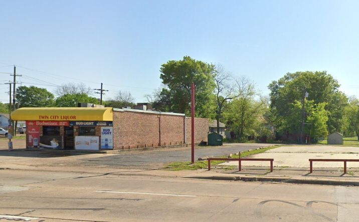 Pictures of Retail property located at 1122 N State Line Ave, Texarkana, AR 71854 for sales - image #1