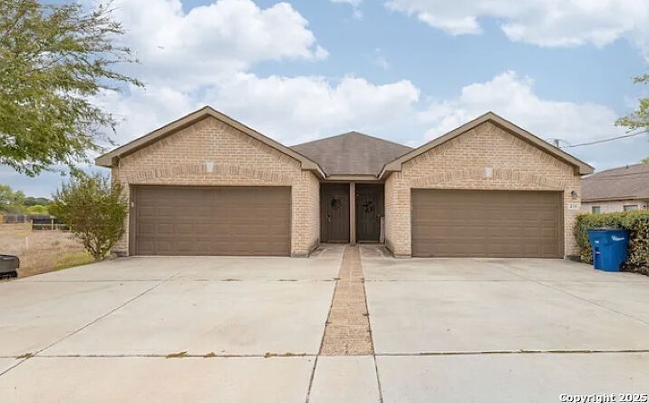 Pictures of Multifamily property located at 214 Stone Gate Dr, New Braunfels, TX 78130 for sales - image #1