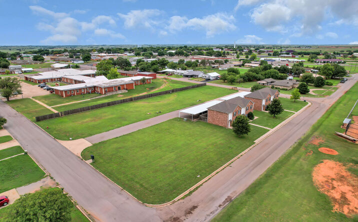 Pictures of Multifamily property located at 1501 Wade St, Sayre, OK 73662 for sales - image #1
