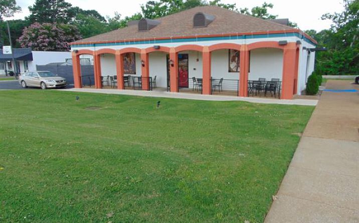 Pictures of Retail property located at 3509 Cloverdale Rd, Florence, AL 35633 for sales - image #1