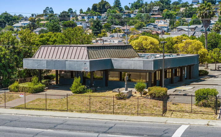 Pictures of Retail property located at 3201 Sonoma Blvd, Vallejo, CA 94590 for sales - image #1