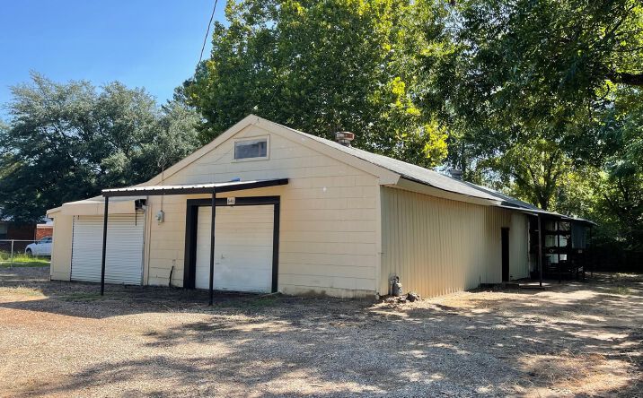 Pictures of Special Purpose property located at 646 NE 19th Street, Paris, TX 75460 for sales - image #1