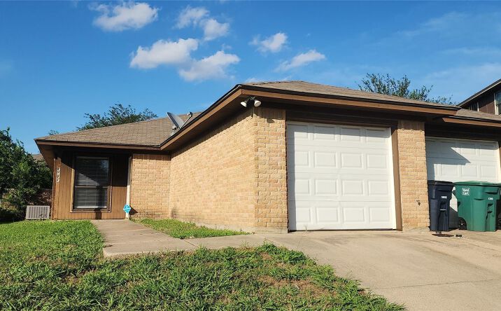 Pictures of Multifamily property located at 6717 Loma Vista Dr, Fort Worth, TX 76133 for sales - image #1