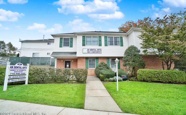 Pictures of Multifamily property located at 301 Slosson Avenue, Staten Island, NY 10314 for sales - image #1