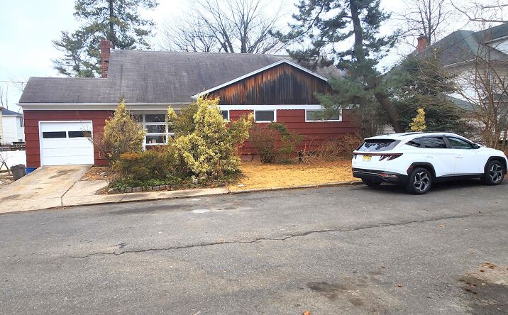 Pictures of Multifamily property located at 17 Carolina Place, Staten Island, NY 10314 for sales - image #1