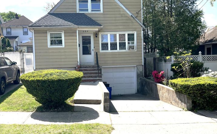 Pictures of Multifamily property located at 304 Kingsley Avenue, Staten Island, NY 10314 for sales - image #1