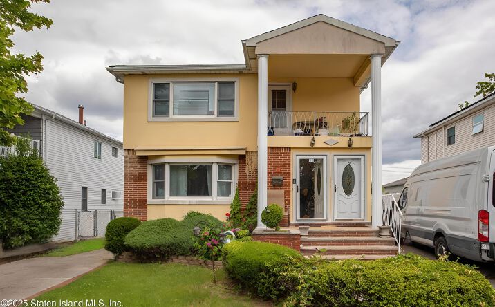 Pictures of Multifamily property located at 27 Bascom Place, Staten Island, NY 10314 for sales - image #1