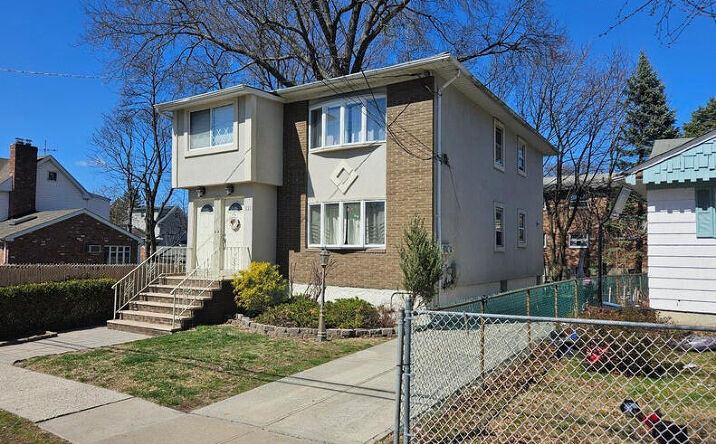 Pictures of Multifamily property located at 121 Egbert Avenue, Staten Island, NY 10310 for sales - image #1