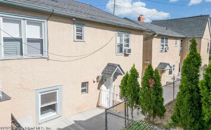 Pictures of Multifamily property located at 26 Robin Road, Staten Island, NY 10305 for sales - image #1