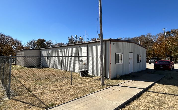 Pictures of Industrial property located at 41805-41901 Wolverine Road, Shawnee, OK 74804 for sales - image #1