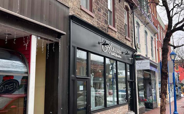 Pictures of Retail property located at 215 Bridge St, Phoenixville, PA 19460 for sales - image #1