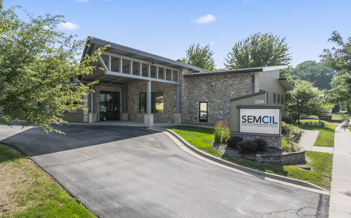 Pictures of Mixed Use, Office, Retail property located at 2200 2nd St SW, Rochester, MN 55902 for sales - image #1