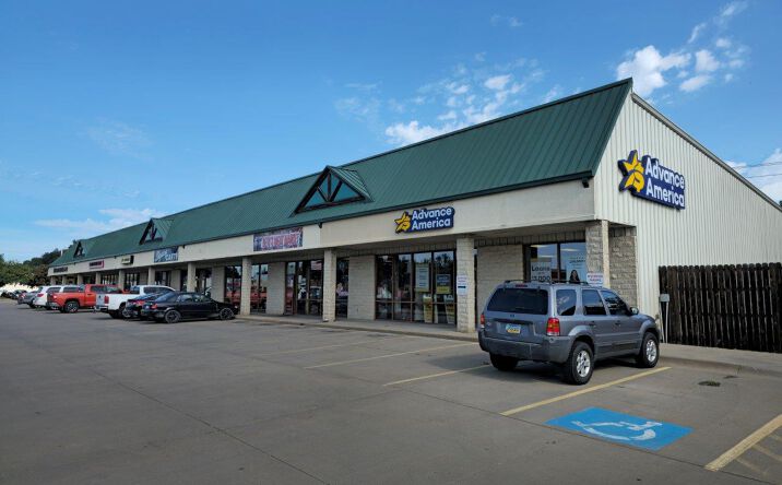 Pictures of Office, Retail property located at 610-612 Fort Riley Blvd, Manhattan, KS 66502 for sales - image #1