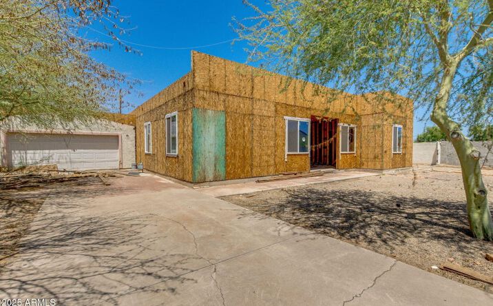 Pictures of Multifamily property located at 2210 W Morten Ave, Phoenix, AZ 85021 for sales - image #1