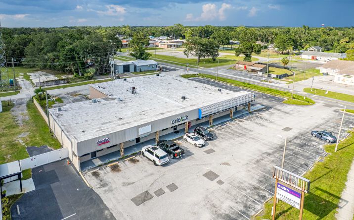 Pictures of Retail property located at 402 E Baker St, Plant City, FL 33563 for sales - image #1
