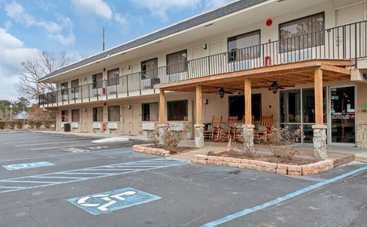 Pictures of Hospitality property located at 4071 US Highway 17, Richmond Hill, GA 31324 for sales - image #1