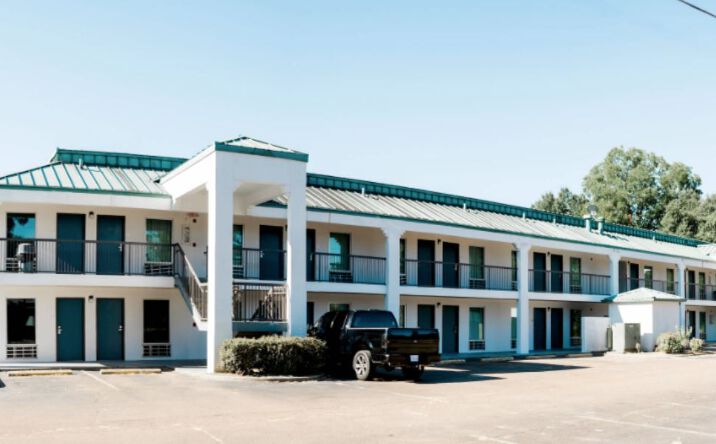 Pictures of Hospitality property located at 337 D'Evereaux Drive, Natchez, MS 39120 for sales - image #1