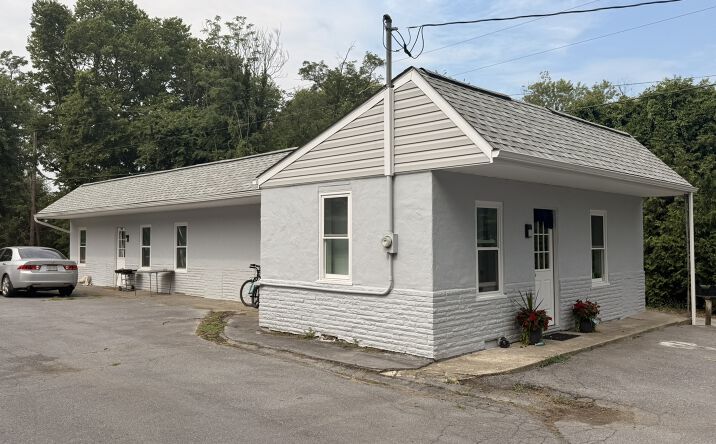 Pictures of Multifamily property located at 9947 Crossfield Rd, Hagerstown, MD 21740 for sales - image #1