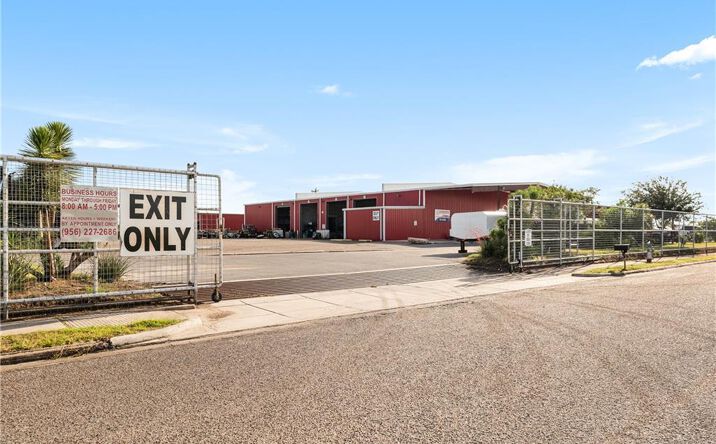 Pictures of Industrial, Retail, Office property located at 101 Pennzoil Loop S, Edinburg, TX 78542 for sales - image #1