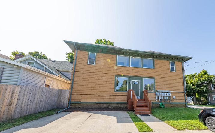 Pictures of Multifamily property located at 819 Vine St, Lansing, MI 48912 for sales - image #1