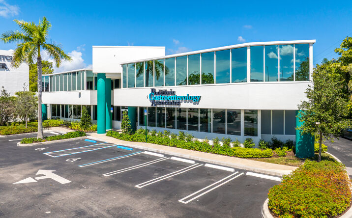 Pictures of Office property located at 10045 S Dixie Hwy, Miami, FL 33156 for sales - image #1