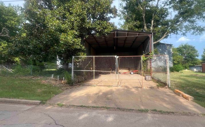 Pictures of Special Purpose property located at 1910 N Franklin, Marshall, TX 75670 for sales - image #1