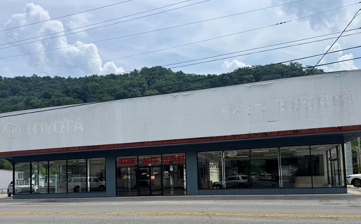 Pictures of Special Purpose property located at 912 South Lake Drive, Prestonsburg, KY 41653 for sales - image #1