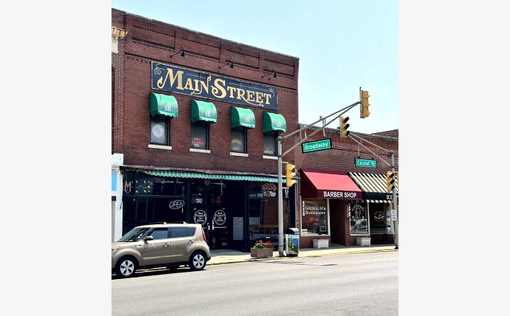 Pictures of Retail property located at 119 S Calumet Road, Chesterton, IN 46304 for sales - image #1