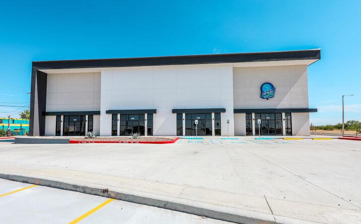 Pictures of Retail property located at 102 Floral Blvd, LAREDO, TX 78045 for sales - image #1
