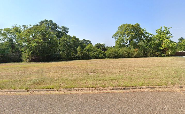 Pictures of Land property located at 1404 Colony Circle, Longview, TX 75604 for sales - image #1