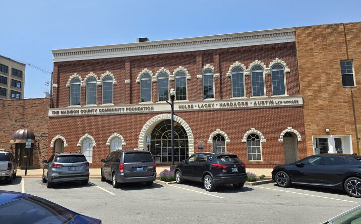 Pictures of Office property located at 911 Meridian St, Anderson, IN 46016 for sales - image #1