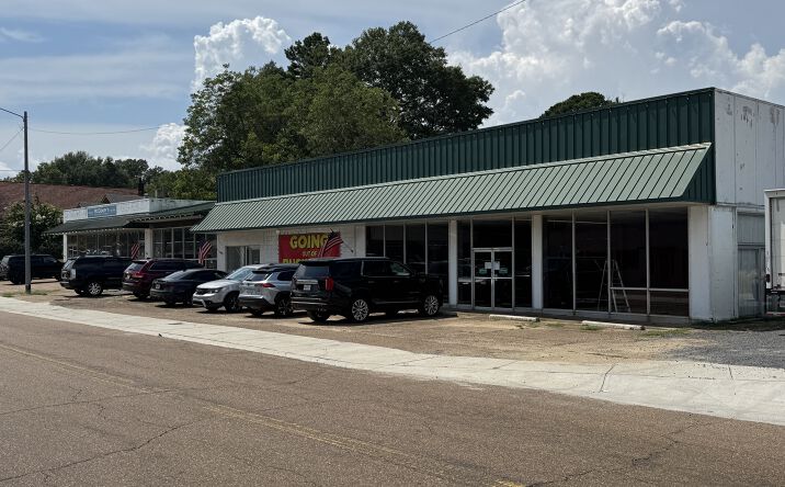 Pictures of Mixed Use, Retail property located at 425 West Main Street, Senatobia, MS 38668 for sales - image #1