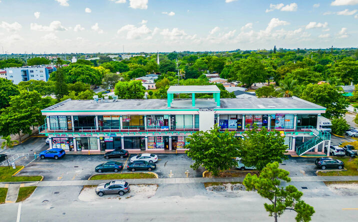 Pictures of Retail property located at 13700 NE 11th Ave, North Miami, FL 33161 for sales - image #1