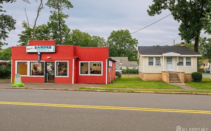 Pictures of Retail property located at 294 Devoe Avenue, Spotswood, NJ 08884 for sales - image #1