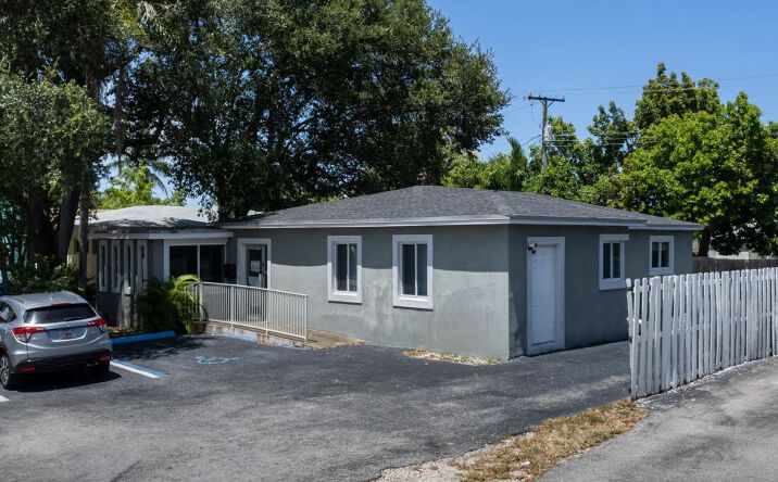 Pictures of Office property located at 17021 NE 6th Ave, North Miami Beach, FL 33162 for sales - image #1