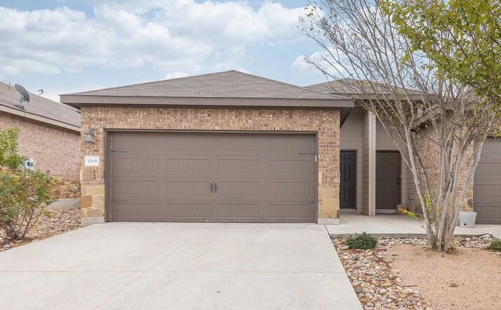 Pictures of Multifamily property located at 1066 Carolyn Cove, New Braunfels, TX 78130 for sales - image #1