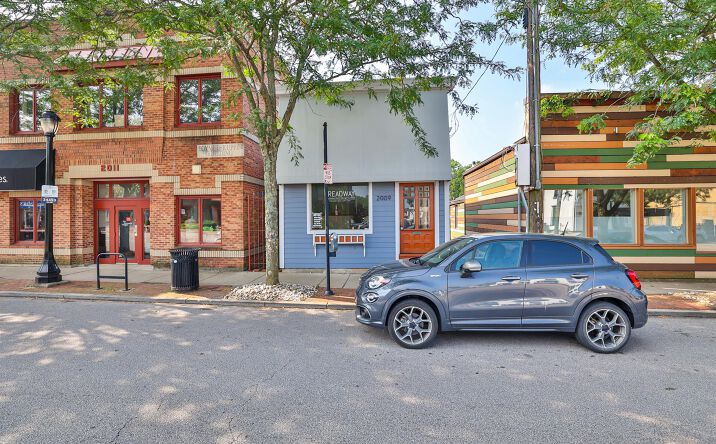Pictures of Retail property located at 2009 Madison Rd, Cincinnati, OH 45208 for sales - image #1