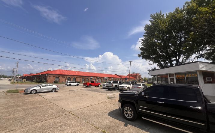 121 W Court Ave Jeffersonville IN 47130 Crexi com