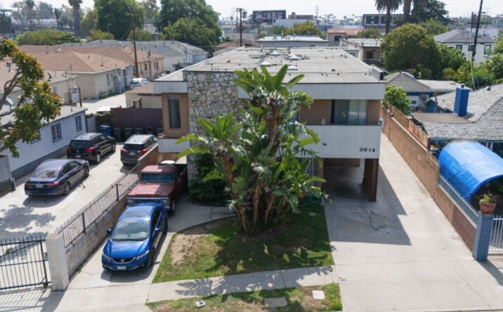 Pictures of Multifamily property located at 2614 S Garth Ave, Los Angeles, CA 90034 for sales - image #1