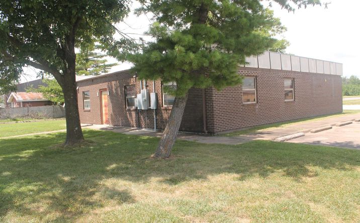 Pictures of Industrial property located at 325 W Industrial Park Road, Carbondale, IL 62901 for sales - image #1